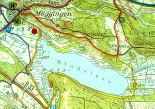 Von der Kirche in Möggingen geht’s zum See. Und dort laufen Sie am besten zuerst am westlichen Ufer des knapp drei Kilometer langen Mindelsees entlang. Insgesamt ist die Strecke rund acht Kilometer lang – und wenn Sie genüßlich wandern, sich die herrlichen wilden Blumen, Heilkräuter und Streuobstbäume anschauen, brauchen Sie für die Strecke rund drei Stunden.