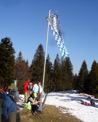 Wo die weißblaue Fahne weht, winkt das Gasthaus